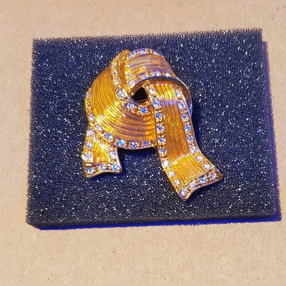 Vintage Camrose and Kross Jackie Kennedy JBK Collection brooch pin. - Picture 3 of 11